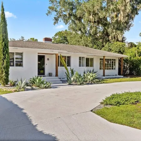 Family-Friendly Gainesville Home - Walk to UF - Pool + Sleeps 16