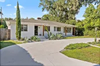 Family-Friendly Gainesville Home - Walk to UF - Pool + Sleeps 16 - balkon