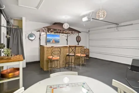 THIS MUST BE THE PLACE-House to Beach in 5 minutes