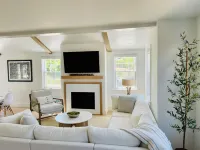 Charming new construction 4br cottage in town