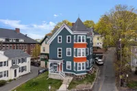 Garden Getaway 2BR Minutes to Salem, Beach, and train to Boston! Hotel dekat Endicott Hall