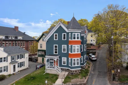 Garden Getaway 2BR Minutes to Salem, Beach, and train to Boston! Отели рядом с Аэропорт Беверли