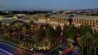 Explore Socal:8-Guest Chic Retreat Close to Disney, Beaches & Top OC Spots