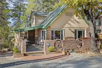 Walk to town, Lake access, Pet Friendly, King bed, Patio mountain views