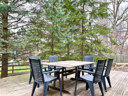 Cheerful Spacious 4 bd Home Walks to Purdue, Sports, and Golf, & Game Arcade! Отели в г. Уэст-Лафайетт