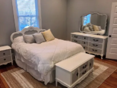 Delightful Victorian home with 6 bedrooms in downtown Fort Mill Hotels in Fort Mill