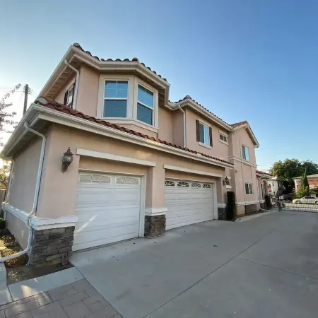 Convenient Located Warming Large 4 Bedroom 3 Bath Home Near DTLA over 2,100 SF
