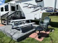 Lakeside 5th Wheel on beautiful Nelson Lake Hotels in Lenroot