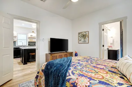 Newly renovated home in Historic Downtown Georgetown! Отели в г. Джорджтаун