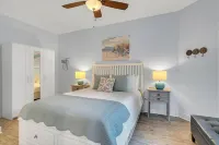 Beautiful Lakeview 1 bedroom/1 bath unit