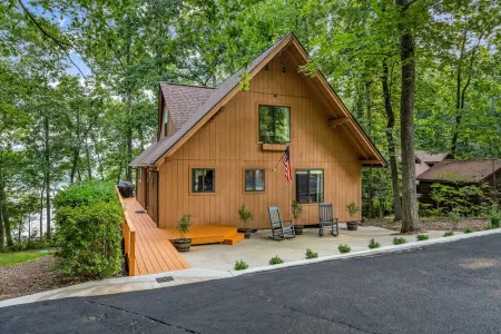 Cozy Lakefront A-Frame Cabin Lake Hartwell Clemson Отели рядом с достопримечательностью «Дайк»