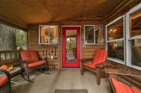Buck's Cabin near Brevard, NC  Dog Friendly Wood stove, mtn views in forest.