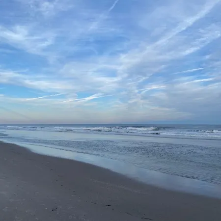 Beach Block & Fully Stocked! Steps to Sand, 3 Parking Spots, Great for Families!