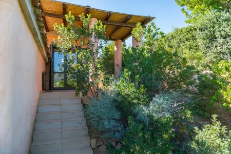 Refined independent villa for design lovers in the beautiful Chia bay