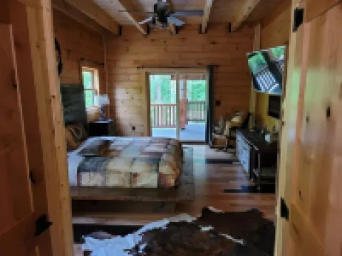 New luxurious Cabin, 10 min away from old man cave