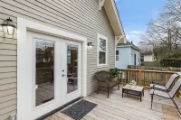 Luxurious + Spacious 3 BR In Midtown, LARGE backyard, Near food+Bar - Holiday bungalows