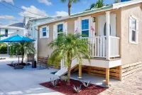 Beach Bliss~Private Pool~Steps to Fort Myers Beach Sleeps 7