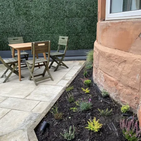 Stunning 2-bed flat with private patio in heart of the west end