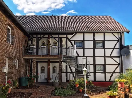 Ferienwohung mit Eigener Terrasse und Herrlichem Ausblick Отели в г. Мехерних