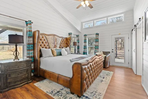 Welcome to our picturesque ranch oasis less than 1 hour from DFW!