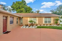 Upscale Family Oasis: Serene Location ~ Pool ~ Parking