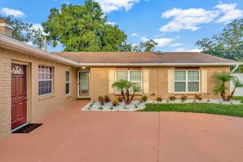 Upscale Family Oasis: Serene Location ~ Pool ~ Parking Hôtels à : Brandon