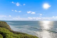 High End Oceanfront Home, a 2 min walk to Beach, Shops, Dining & More in Solana