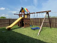 Family Escape Home w/playground 5 minutes from shopping centers & restaurants