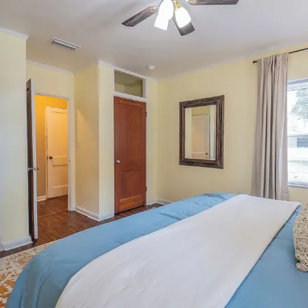 Bartow Oaks Oasis - Close to Downtown - Sleeps 7! Отели в г. Бартоу