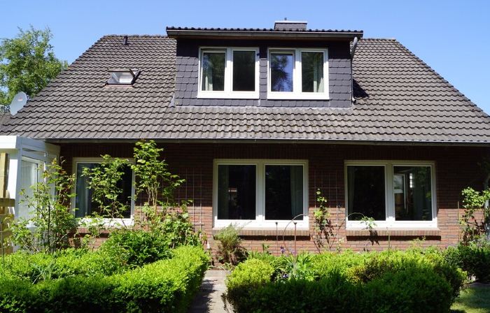 North Sea coast: charming gr. Vacation home with fireplace, sauna, garden, beach chair