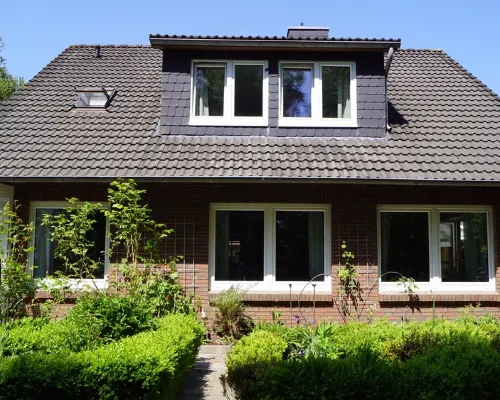 North Sea coast: charming gr. Vacation home with fireplace, sauna, garden, beach chair Hotels in Hooksiel