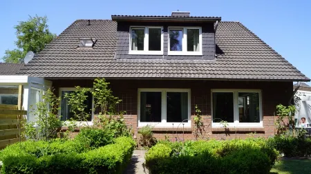 North Sea coast: charming gr. Vacation home with fireplace, sauna, garden, beach chair