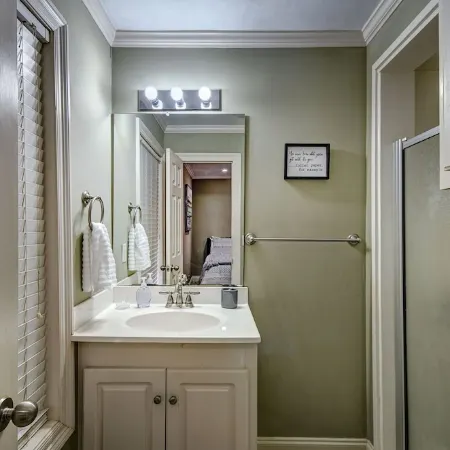 Relax in Shady Oaks Near Hospitals & Dining