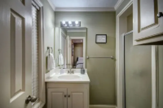 Relax in Shady Oaks Near Hospitals & Dining