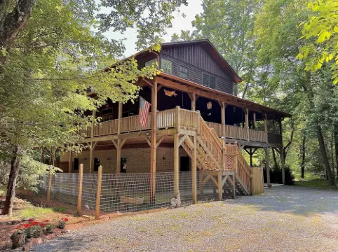 RAFT OCOEE & Relax in HOT TUB @THIS CABIN   Awesome FISHING from this Property.