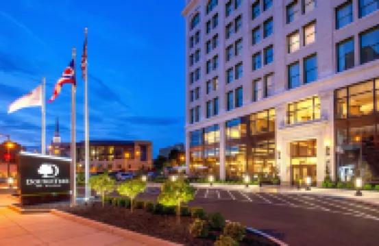 ดับเบิลทรีบายฮิลตัน ดาวน์ทาวน์ยังส์ทาวน์ โรงแรมใน