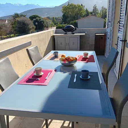 CALVI new apt WIFI 3bedroom, 6 people, air-conditioned, 10mm beach