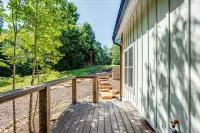 Modern Treetop Cottage with Covered Deck – Near Historic Hendersonville