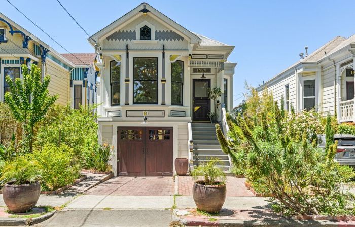 Charming Garden Level Flat and Walk to Beach & Cafes