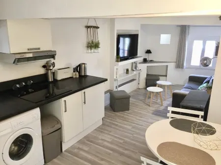 Beautiful duplex old Antibes Отели рядом с достопримечательностью «Port Vauban»