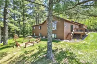 Nature's Edge: Lakefront Home - WiFi, Free Firewood, Generator, No Cleaning Fee! - 3つ星