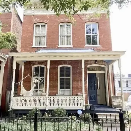 Large City Center House - 7 BEDS/2 BA w/ parking