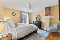 Downtown!  Views!  Dining!  King & Queen beds! Hotels in Hallowell