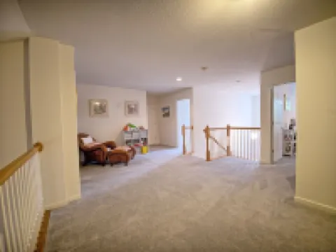 Come Relax in our Peaceful 3 Bedroom Twinhome just 3 miles from Beach! ミルビルのホテル