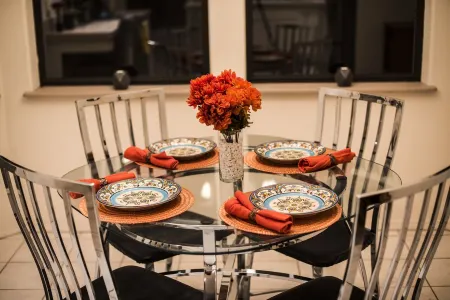 UPSCALE Sedona VIEWS-heated POOL-golf-hot tub-Pball-tennis-fireplace-PRIVATE