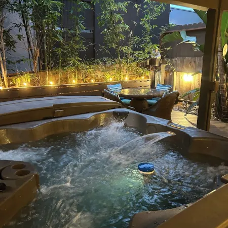 SoCal’s Tropical Paradise with Hot Tub