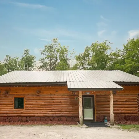 PARADISE NORTH: LOG HOME CABIN IN BRAINERD, MN