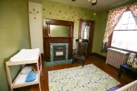 Large, kid friendly, private home on a brick street, 10 mins from downtown