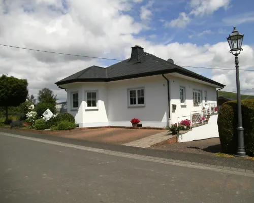 late harvest apartment Hotels in Leiwen
