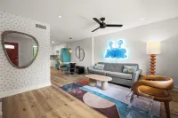 Austin Retro-themed 2-bedroom 2-bath condo near South Congress and Downtown